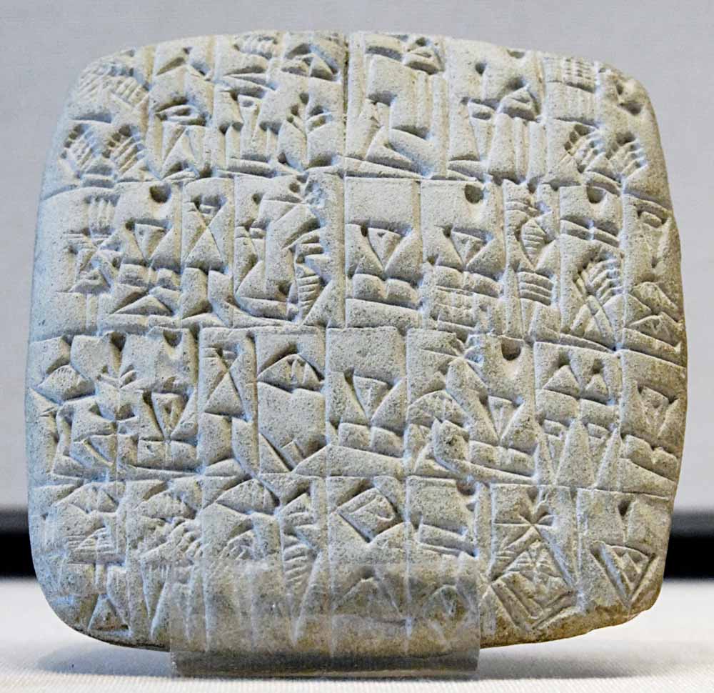  Iscrizione sumerica in caratteri cuneiformi su tavoletta d’argilla dove è documentato l’uso alimentare del tartufo.